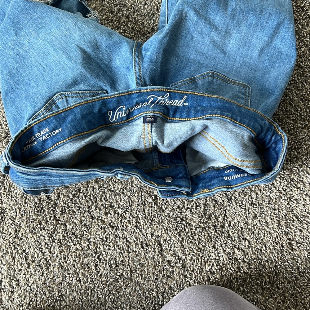 Universal threads shorts - Picture 3 of 3